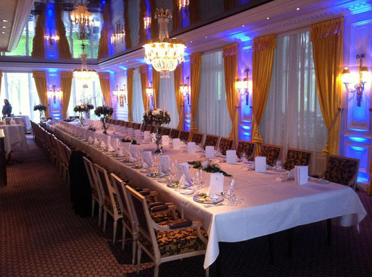 Multikulturelle Hochzeit im Dorint Park Hotel Bremen mit Premium-Lichtpaket, LED-Floor Spots
