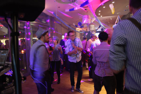 Firmen-Event mit Oktoberfest-Motto, DJs Axel und Markus 