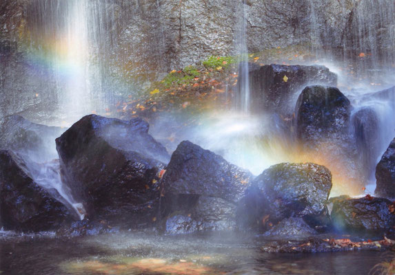 當摩『虹色の滝』