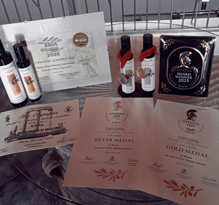 Auszeichnung in Athen 2025 Silbermedaille für das BIO Olivenöl mit BIO-Narantzi-Orange und Goldmedaille für das BIO Olivenöl mit BIO-Limone
