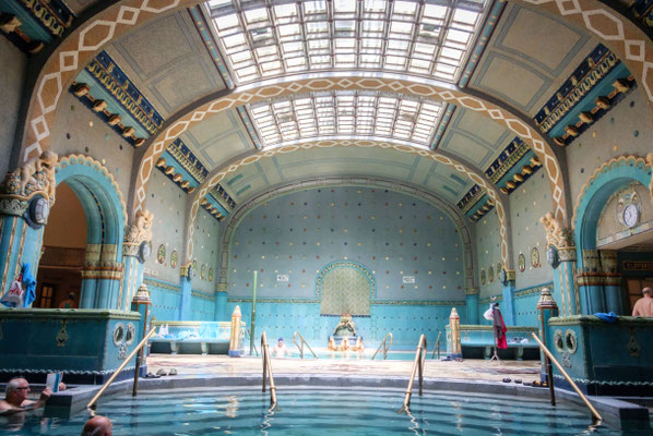 Complexe thermal de Gellert: Bains à 36 et 40 degrés