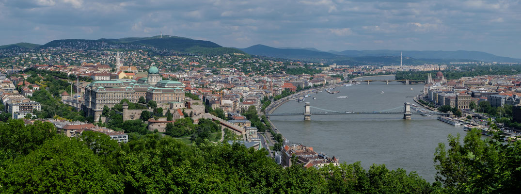 Galerie Nationale et le pont Széchenyi vus depuis le chemin qui monte à la citadelle