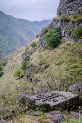 vue de la suite de la randonnée depuis le monastère d'Horomayr