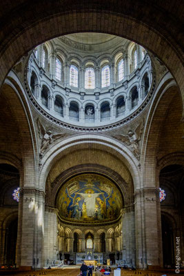 le Sacré Coeur  - située au sommet de la butte Montmartre (Paris 18), de style  basilique romano-byzantine