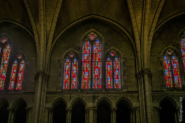 Basilique Notre Dame du Perpétuel Secours - les vitraux de Marcelle Lecamp