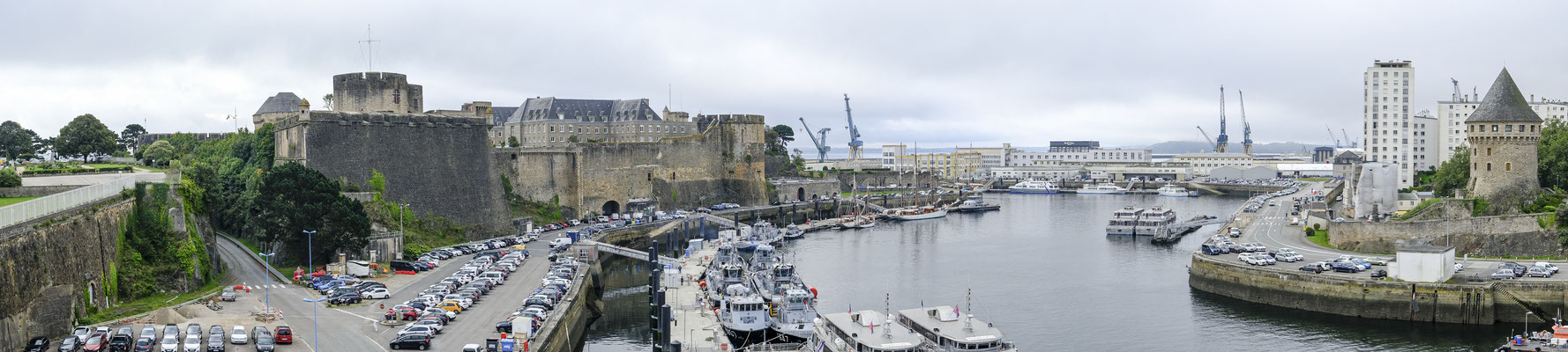 Brest - le château (qui abrite le Musée national de la Marine) et la tour Tanguy