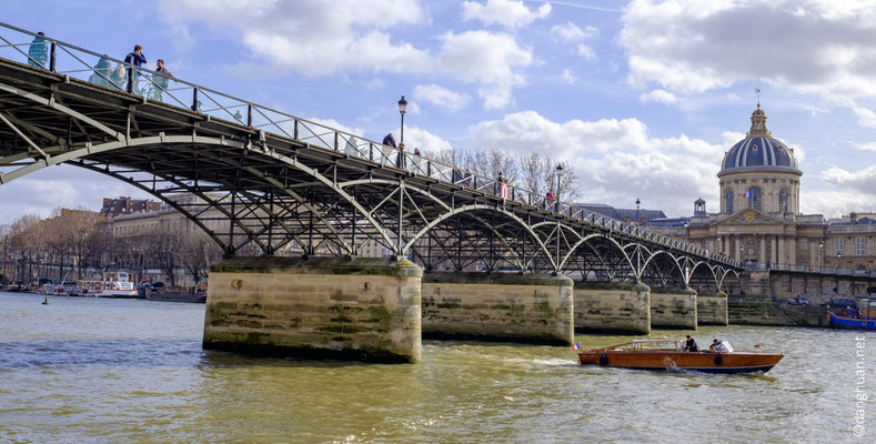 Le Pont des Arts et l'Institut de France