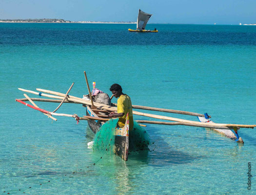 ... toute la côte Ouest de la grande île et vivant essentiellement de la pêche