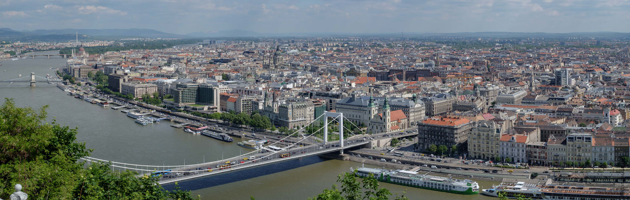 le pont Erzsebet Szabad sajto et Pest