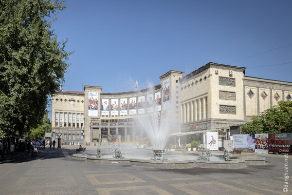 Place Charles Arznavour