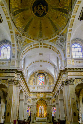 Eglise St Louis en l'île :  construite en plusieurs étapes de 1624 à 1726, longue de 60 m et large de 30 m