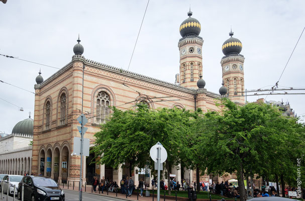 La grande synagogue, décorée par Frigyes Feszl dans le goût romantico-mauresque des années 1850