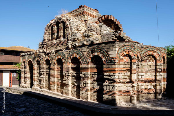 Nessebar est une presqu'île rocheuse située au bord de la Mer Noire, 