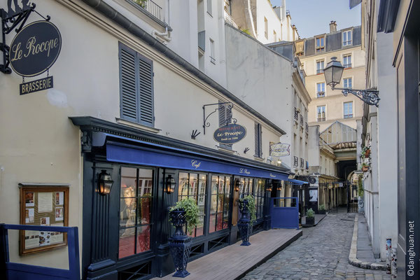 le Passage St André Rohan abrite le café 'Le Procope' célèbre lors de la révolution française...