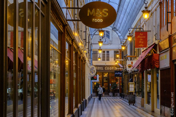 le passage Jouffroy est depuis sa création l’un des passages couverts les plus fréquentés de la capitale ...