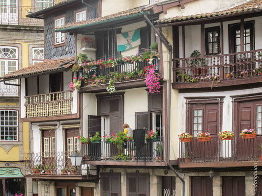 Guimaraes  -  Praça de santiago 