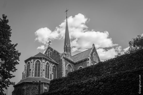 Basilique Notre Dame du Perpétuel Secours - masquée par les immeubles du Bld Ménilmontant et la rue Villermé