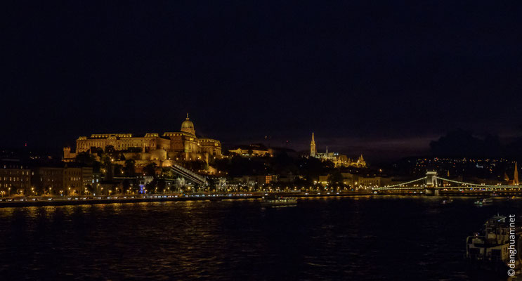 Galerie Nationale et le pont Széchenyi by night