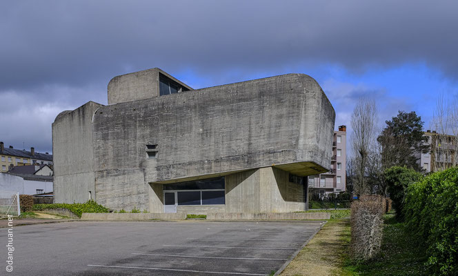 Eglise Ste Bernadette du Banlay