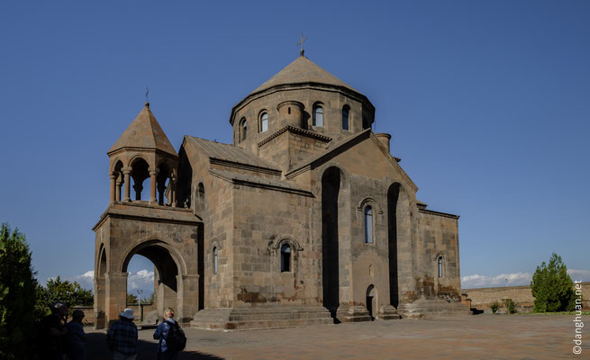 L'église Sainte-Hripsimé a été érigée au VIIè siècle à la place de la ...