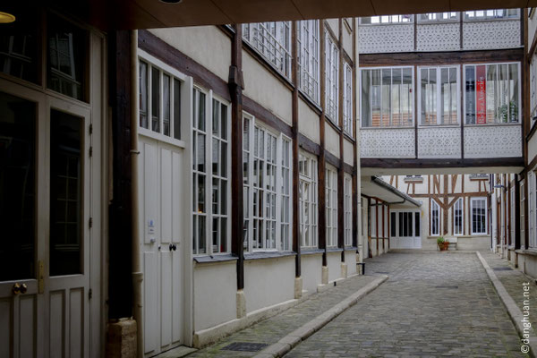 Aujourd'hui, les locaux sont occupés par les professions libérales telles architectes, designers...