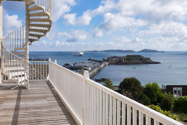 vue sur le Castle Cornet depuis la terrasse