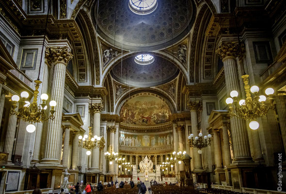 Eglise de la Madeleine - du style architectural néoclassique avec son portique octostyle