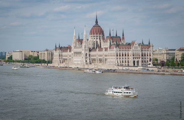 Le Parlement vu depuis la médiathèque de l'Institut Français