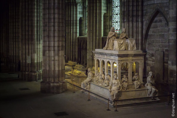Basilique St Denis - Tombeau en marbre de Carrare de Louis XII et Anne de Bretagne