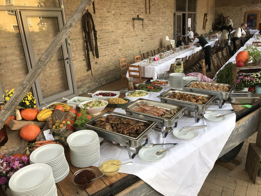 Rustikales Buffet auf dem Storchenhof Paretz