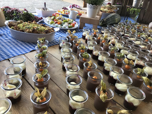 Rustikales Buffet auf dem Storchenhof Paretz