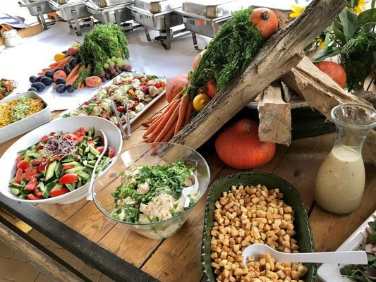 Rustikales Buffet auf dem Storchenhof Paretz