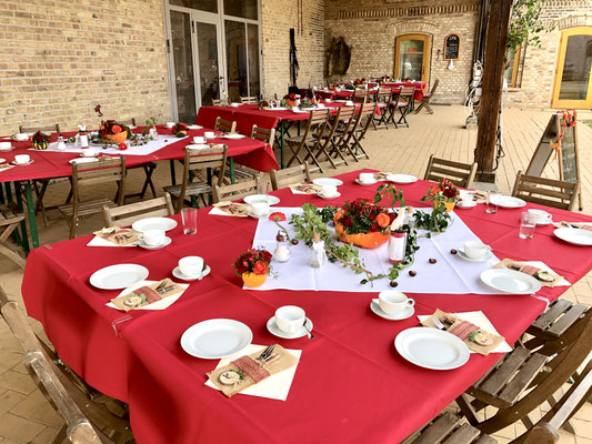 Festtafel auf dem Storchenhof Paretz