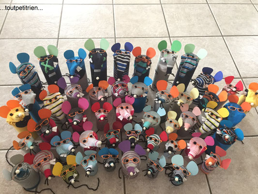 Petites souris à lunettes bricolées avec des chaussettes