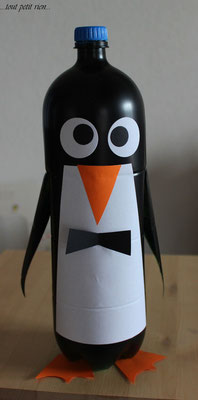 Déco vitrines Noël pingouins recyclage bouteilles 