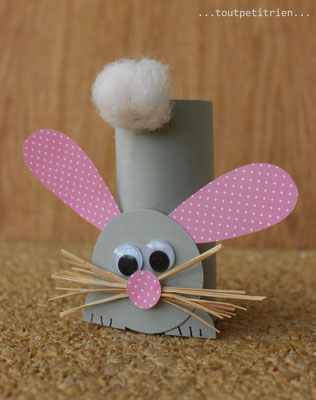 Lapin bricolé avec un rouleau papier WC et du papier cartonné. www.toutpetitrien.ch/bricos/ - fleurysylvie