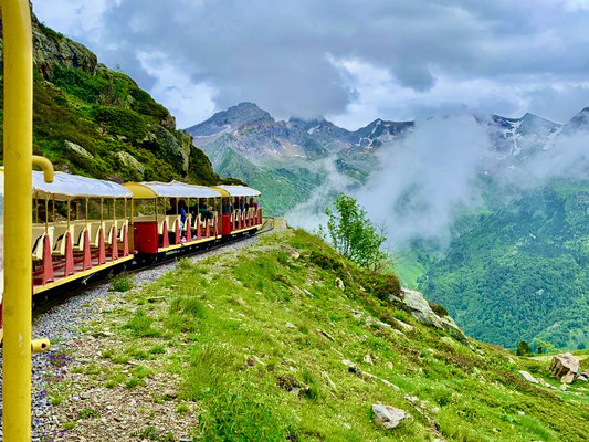 ピレネー山脈　山岳列車　プティトラン　アルトゥースト　プライベートツアー　日本人ガイド