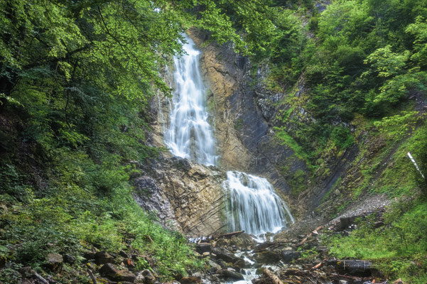 Wasserfall an einem wunderschönen geheimen Ort
