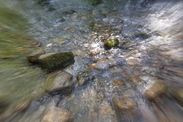 River mit Steinen