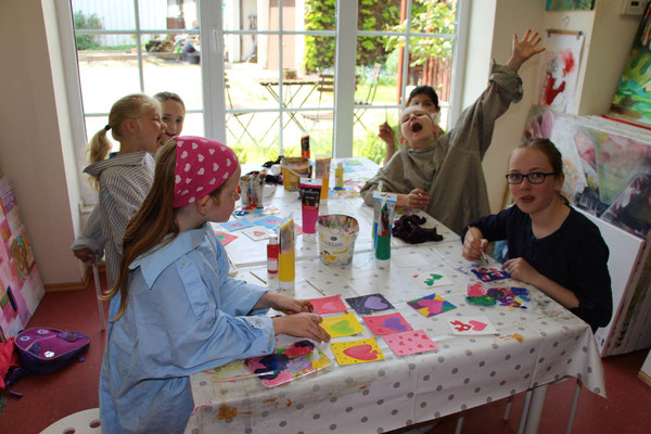 Samstags-Atelierkreis in der Malschule Flitzepinsel für Kinder von 7 bis 15 Jahren