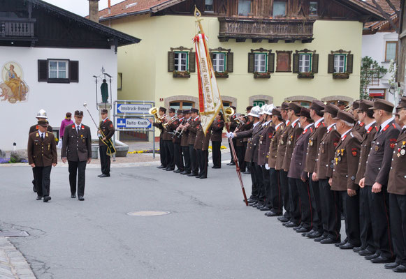 Abschreiten der Front durch die Höchstanwesenden