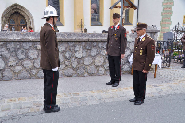 Meldung an den Bürgermeister und den Bezirkskommandanten