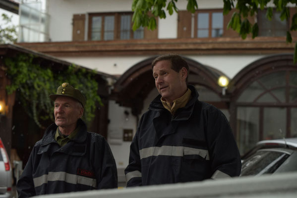 Anton Stauder und Hansjörg Peer beobachteten den Übungsverlauf