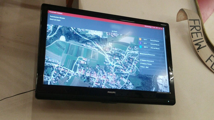 der neue Einsatzmonitor bewährte sich bestens zur Information der einrückenden Kameraden (Bild aufgenommen nach dem 1. Einrücken)