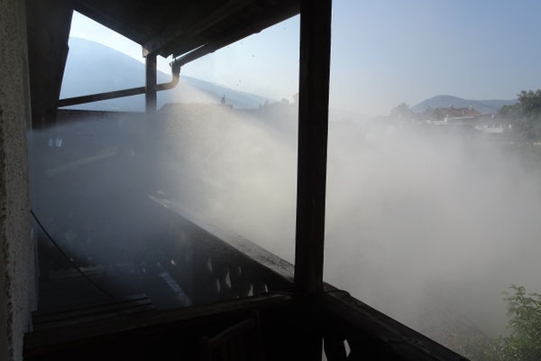 mittels hydraulischer Ventilation...