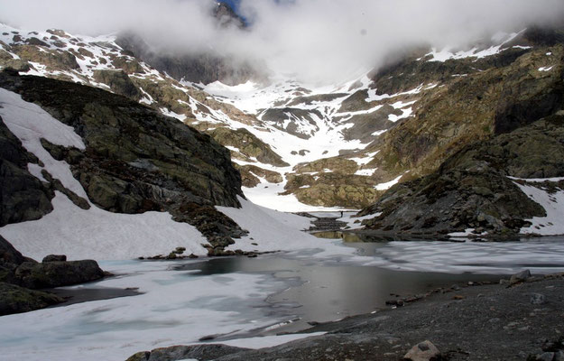 le lac Blanc est encore gelé