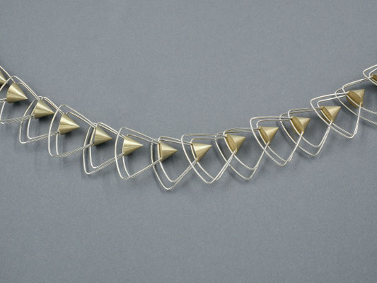 Halsschmuck - Silber mit goldenen Kegeln