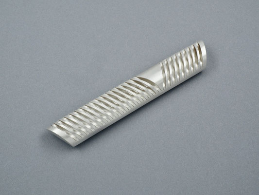 Brosche - Silber mit Einsägungen