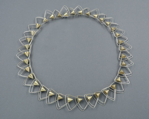Halsschmuck - Silber mit goldenen Kegeln