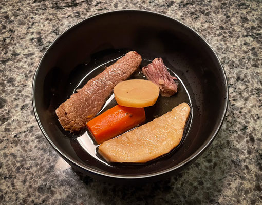 Tellerfleisch [Signature Dish] mit Sellerie Karotte und Petersilienwurzel